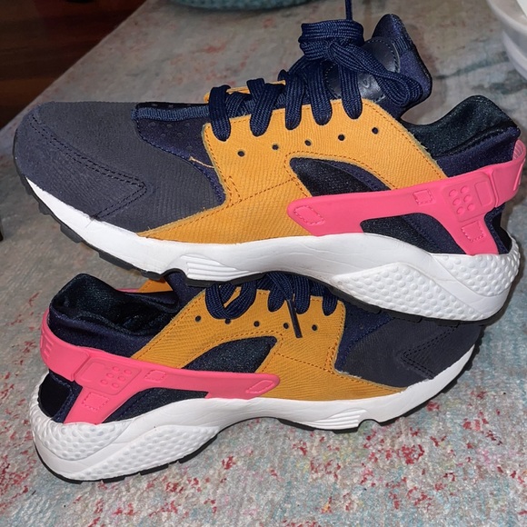 Great condition WMNS Nike Huarache Run - Size 9 - Picture 9 of 14